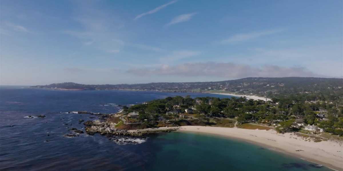 Best places to visit in California highlighting Carmel-by-the-Sea’s charming streets and ocean views
